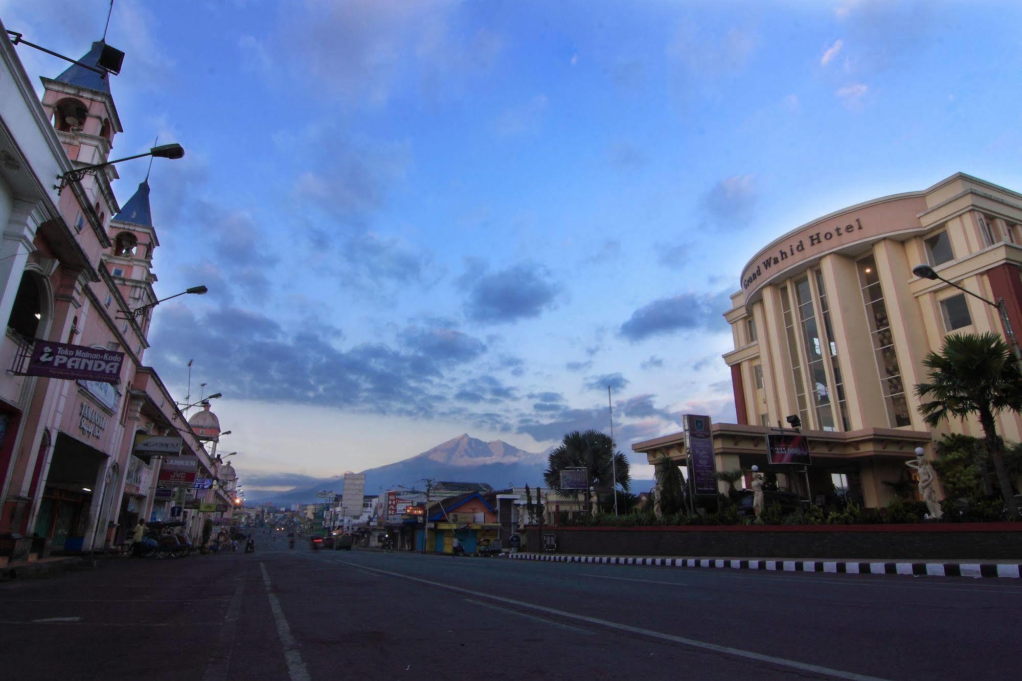 Grand Wahid Hotel Salatiga Eksteriør billede
