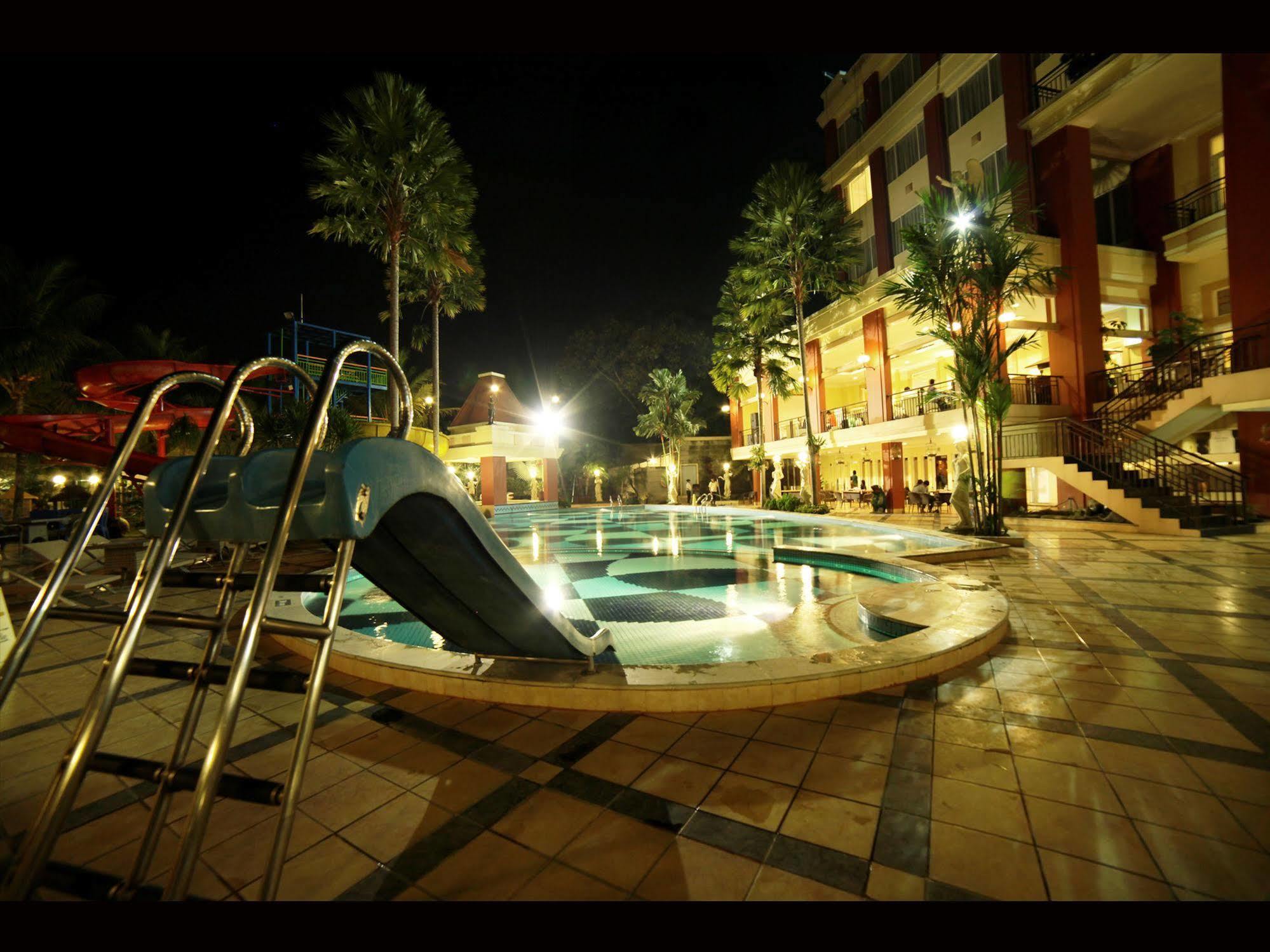 Grand Wahid Hotel Salatiga Eksteriør billede